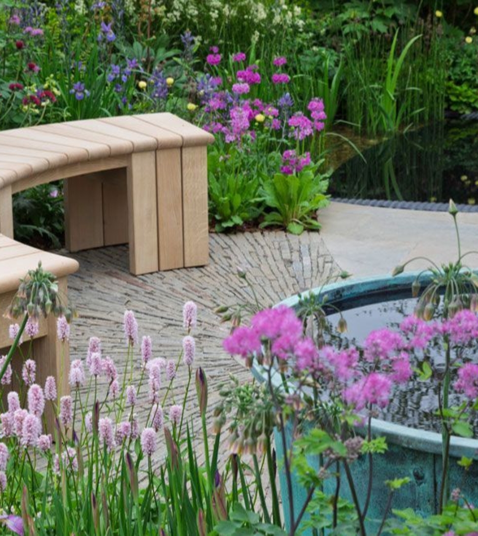 5 Gorgeous Circular Fountain Flower Beds